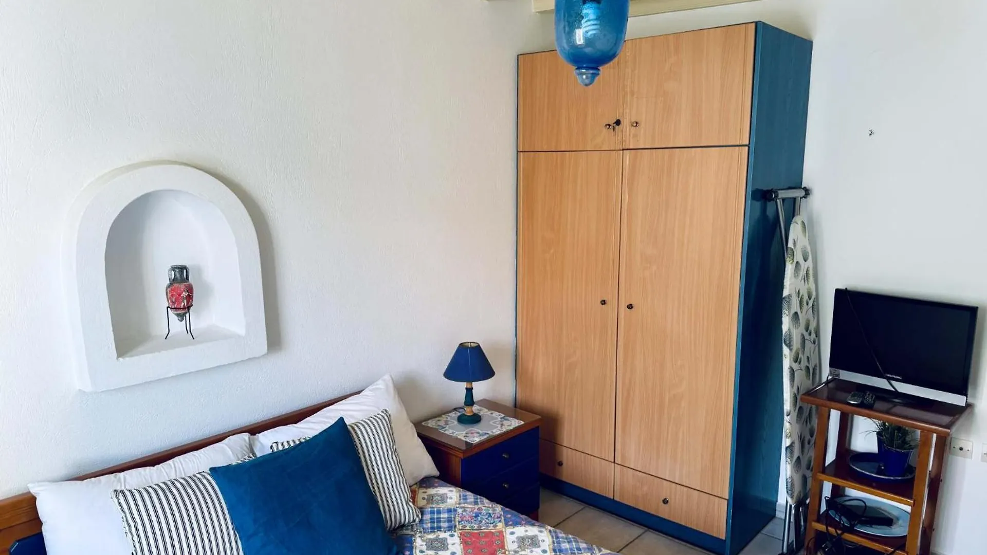 Stylish 2 Bd Escape Apt With Patio At Ornos Beach