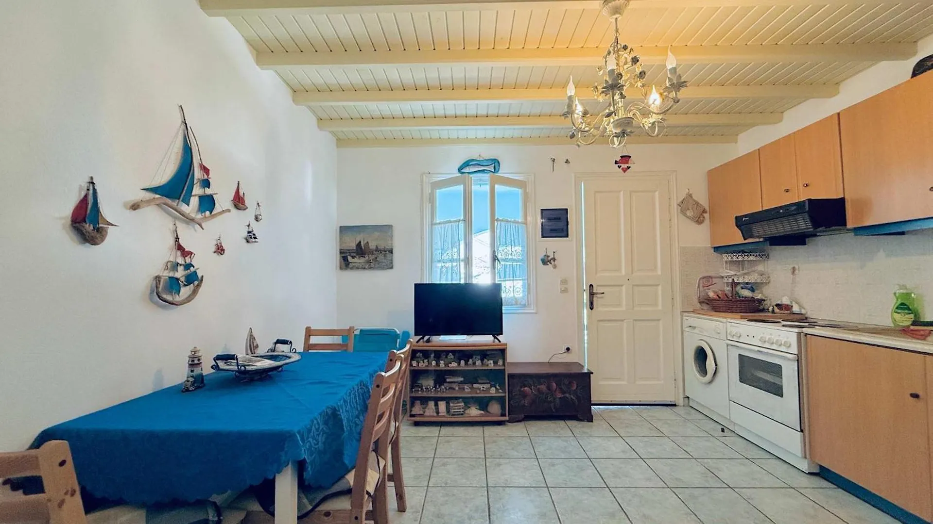 Stylish 2 Bd Escape Apt With Patio At Ornos Beach Griekenland