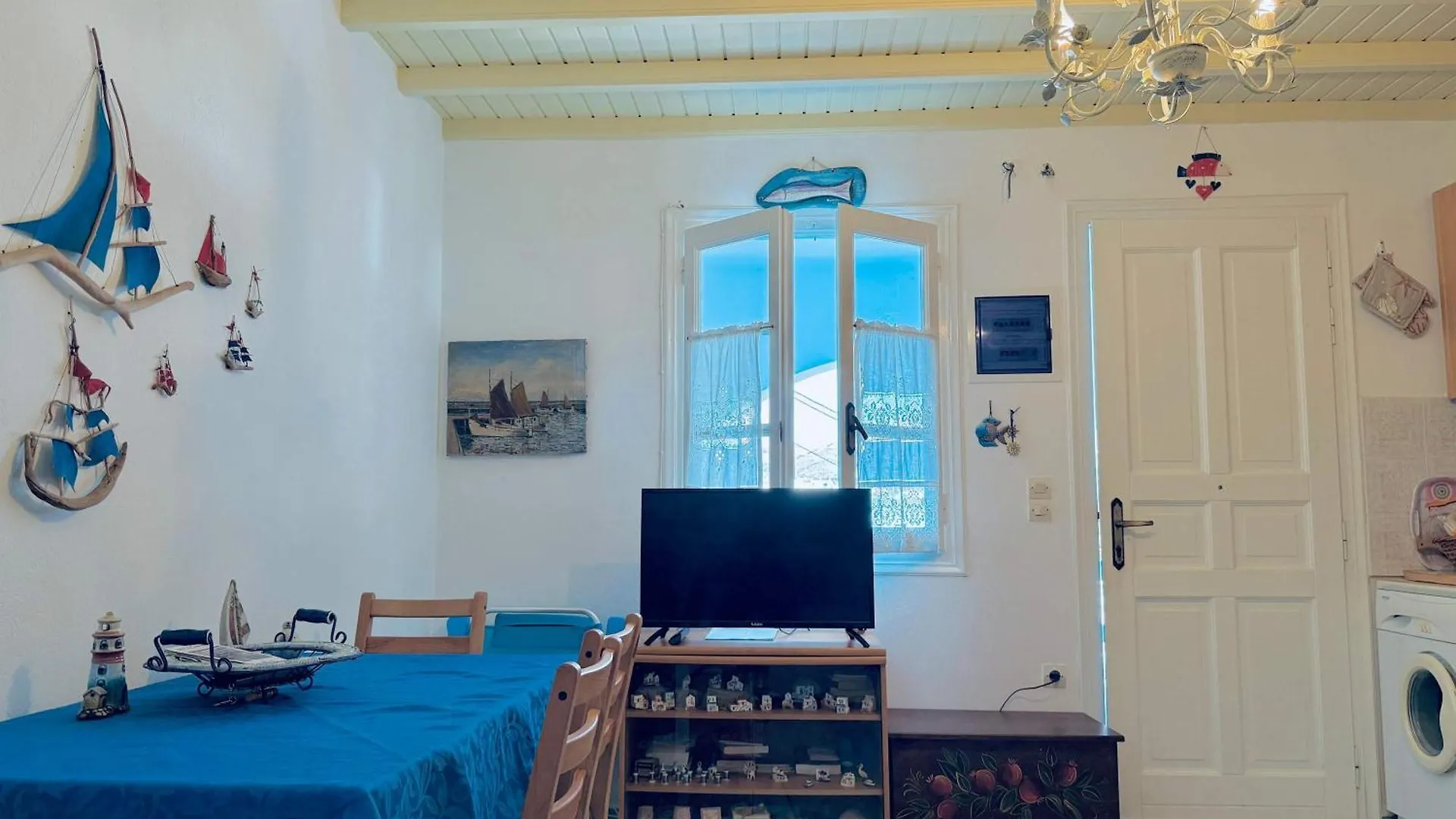 Stylish 2 Bd Escape Apt With Patio At Ornos Beach