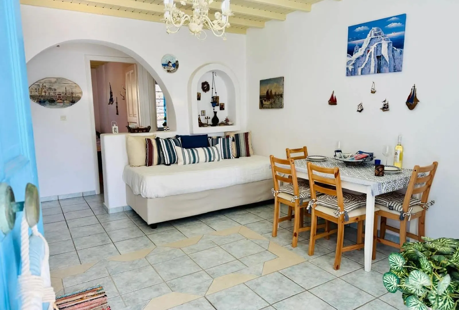 Stylish 2 Bd Escape Apt With Patio At Ornos Beach Appartement