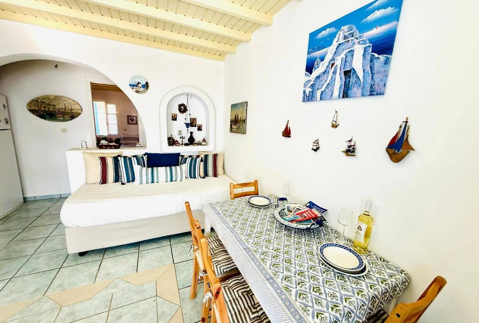 Lägenhet Stylish 2 Bd Escape Apt With Patio At Ornos Beach