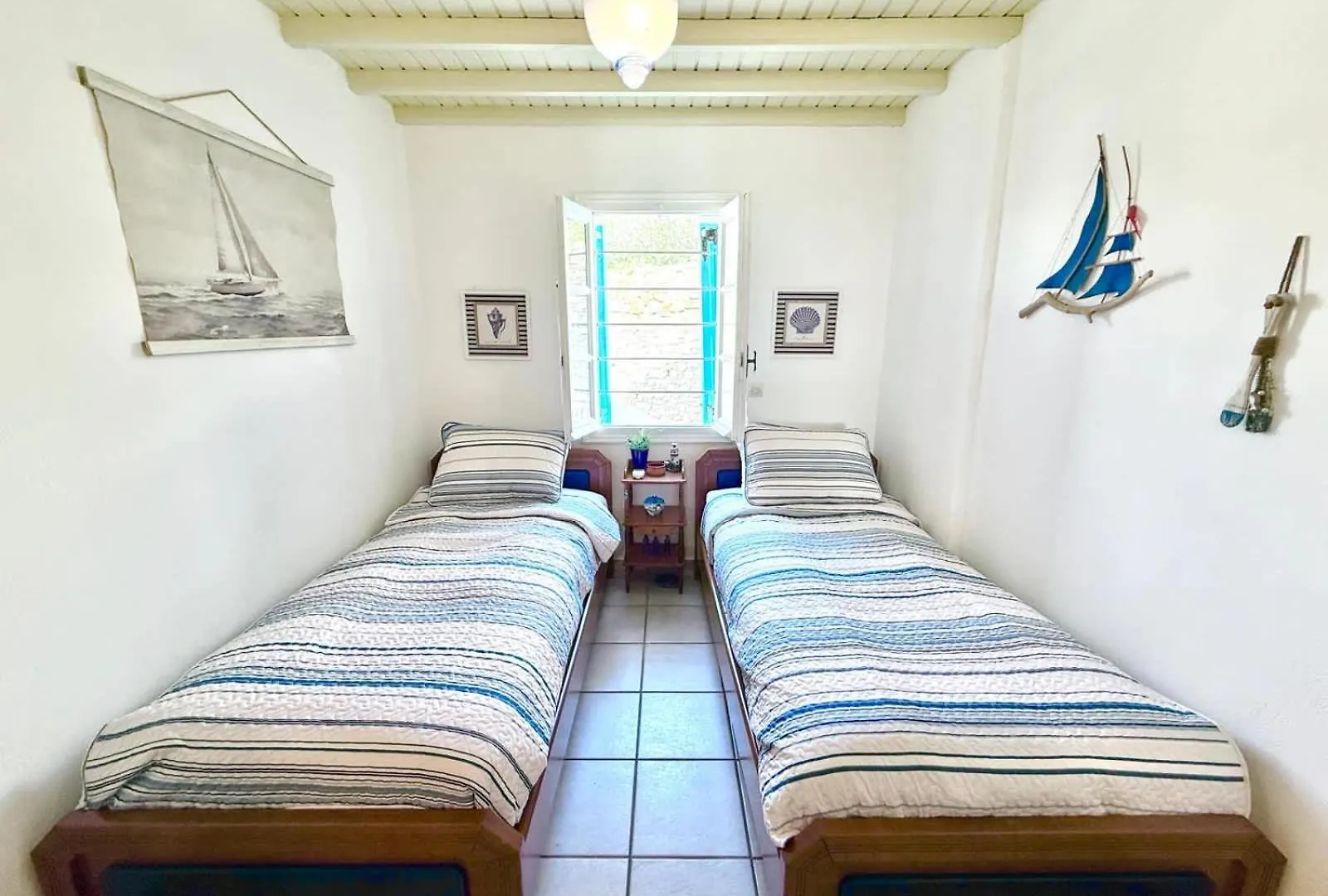 Stylish 2 Bd Escape Apt With Patio At Ornos Beach Lägenhet
