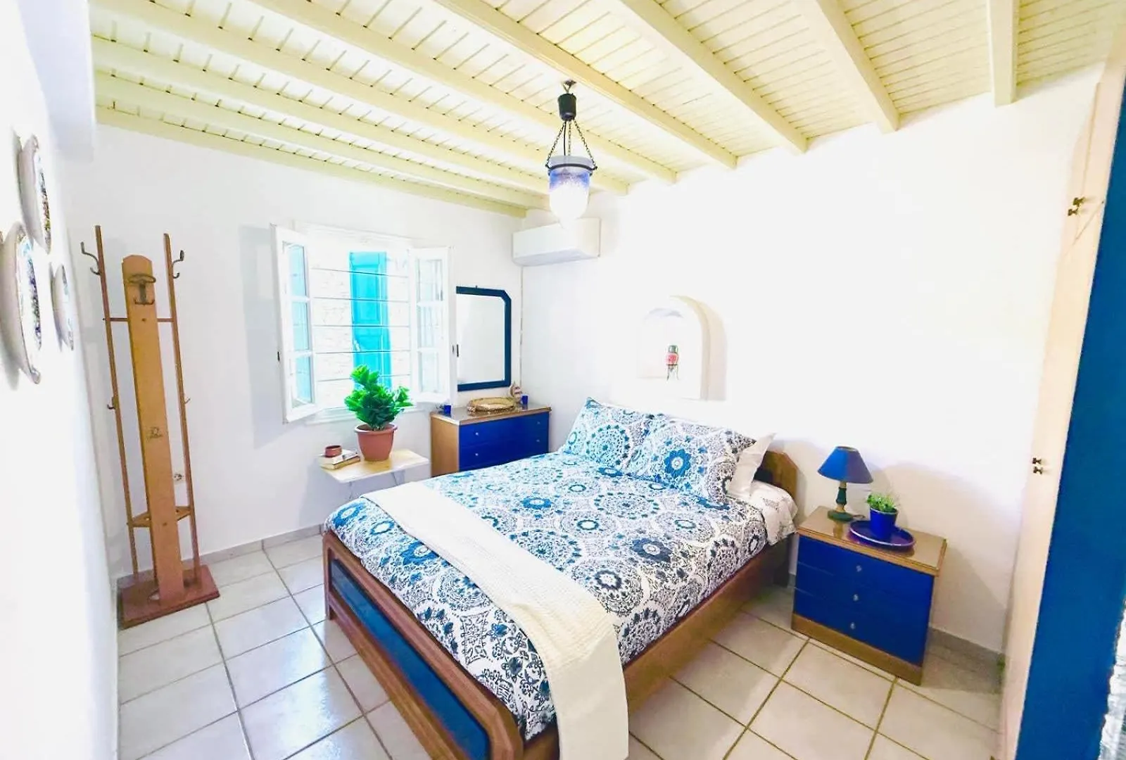 Stylish 2 Bd Escape Apt With Patio At Ornos Beach
